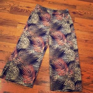 White House Black Market Wide Leg Crop Pants NWT's Size 2